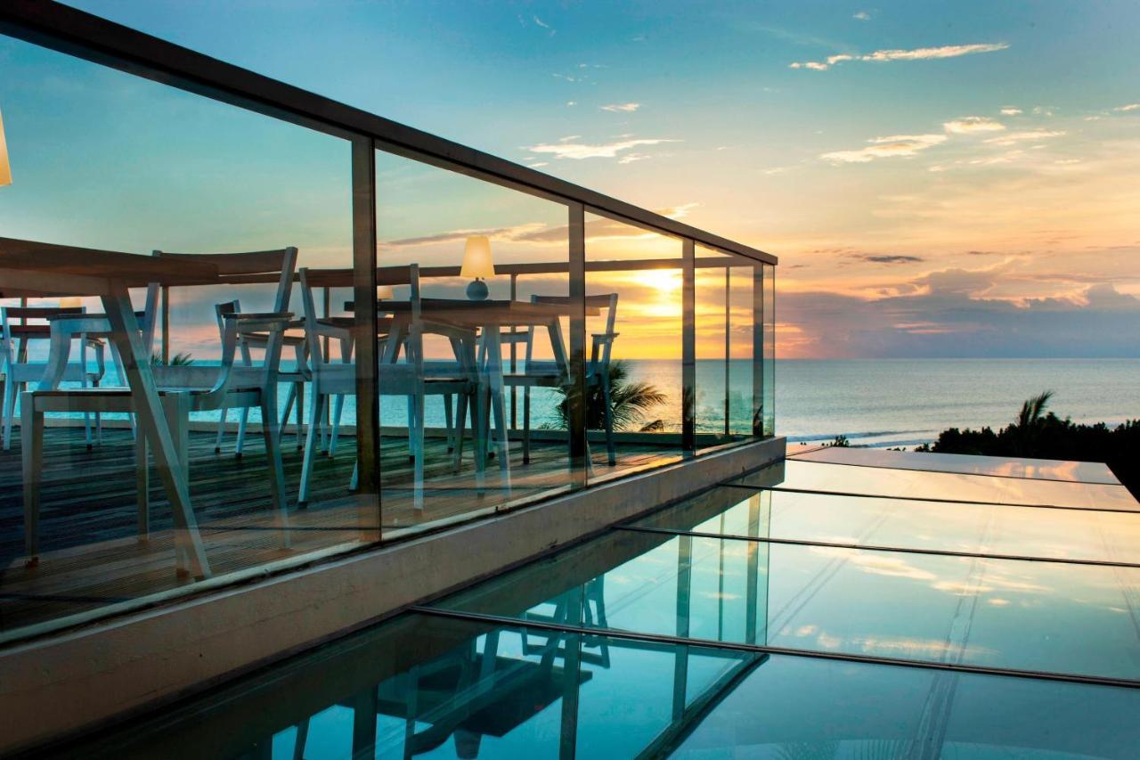 Sheraton Bali Kuta Resort Екстериор снимка Sunset at the Sky Bar