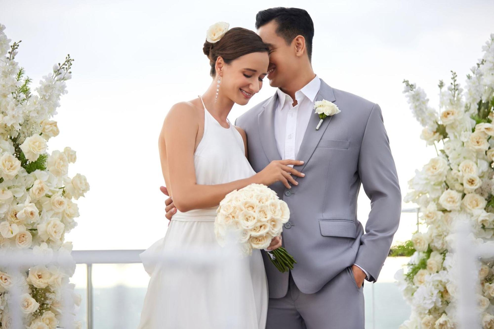 Sheraton Bali Kuta Resort Екстериор снимка Wedding couple