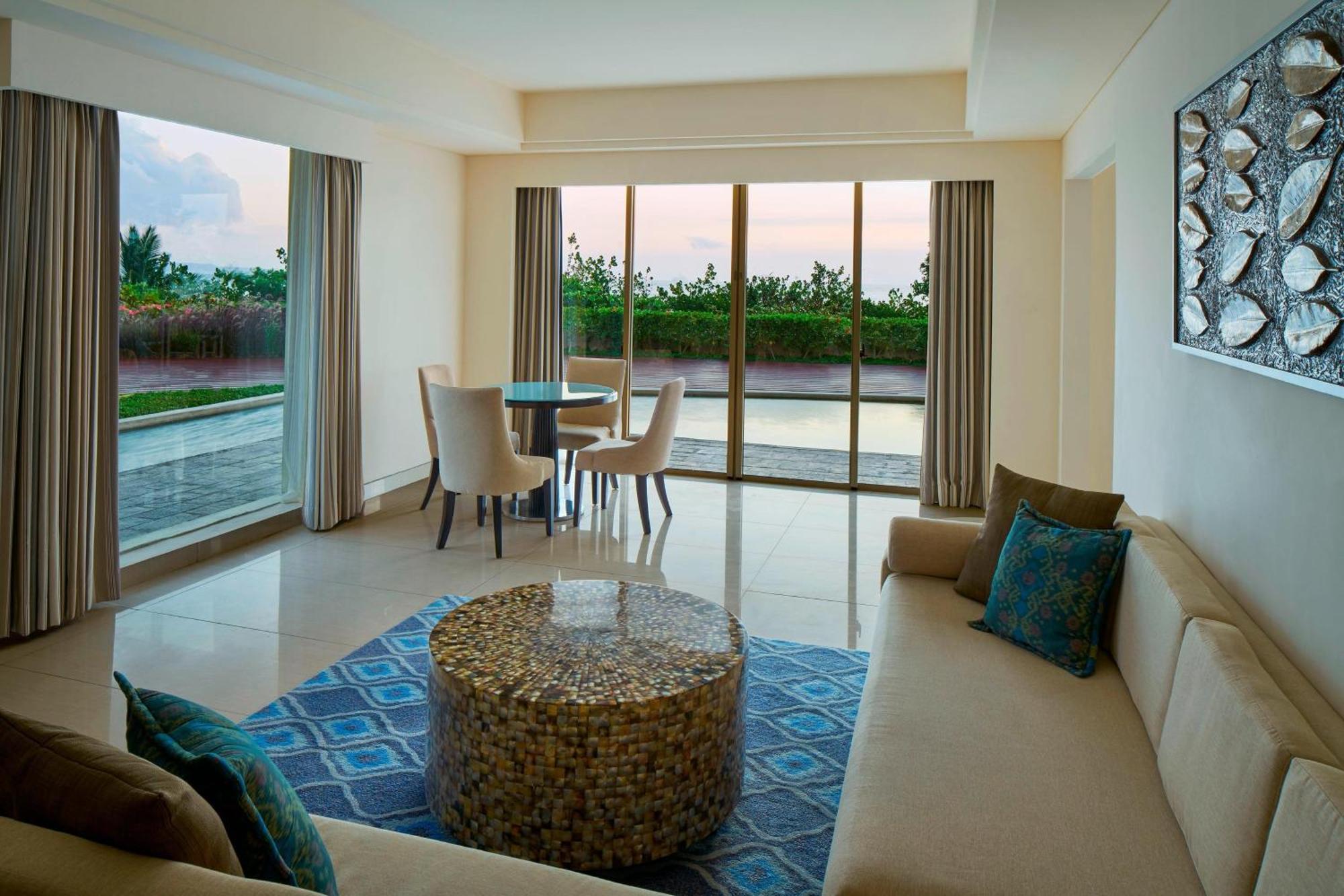 Sheraton Bali Kuta Resort Екстериор снимка Living room of a suite