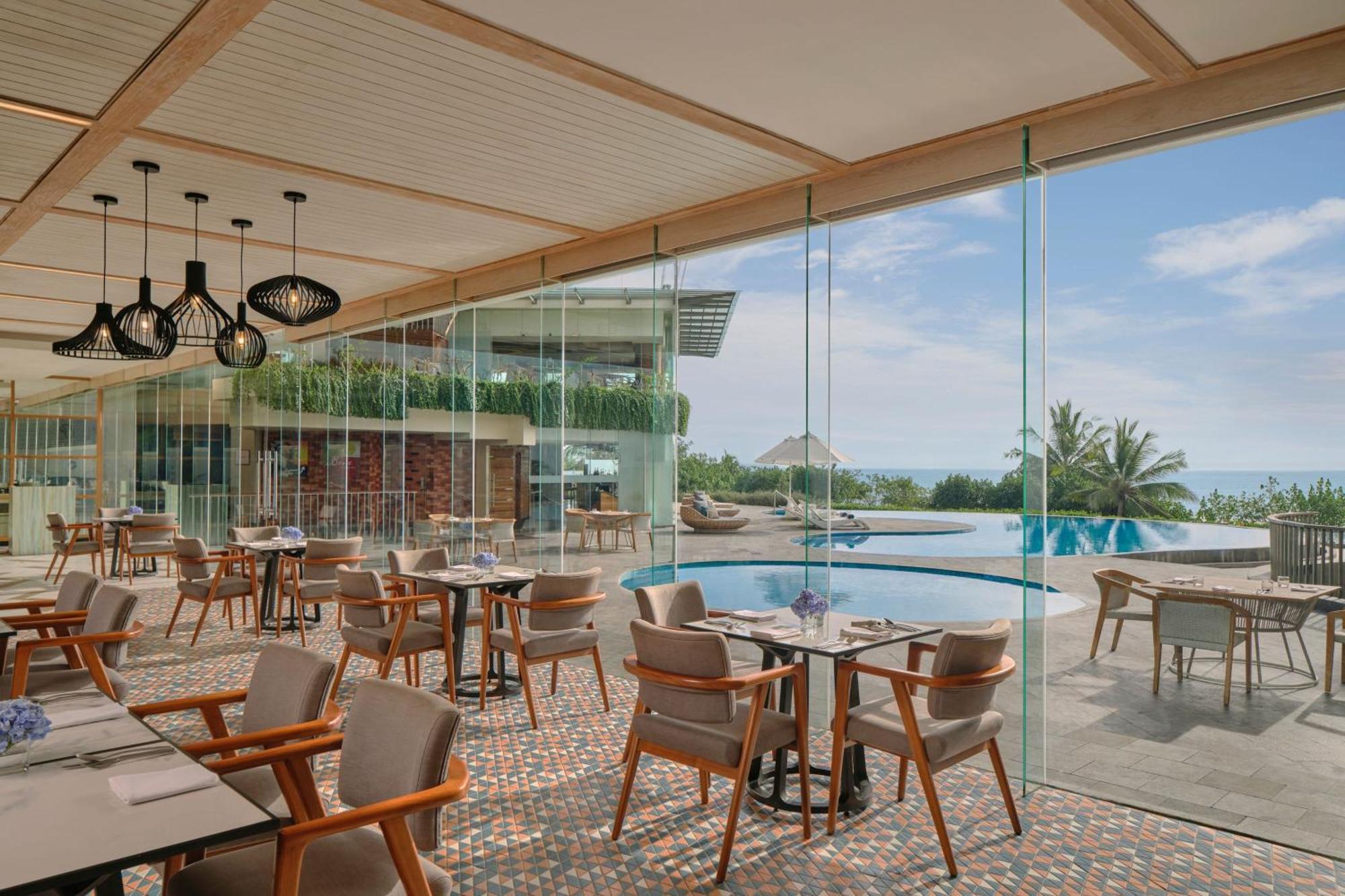 Sheraton Bali Kuta Resort Екстериор снимка The Pool Bar